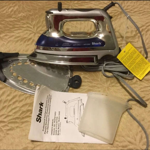 NEW Steam iron by shark new $79 - Picture 2 of 4